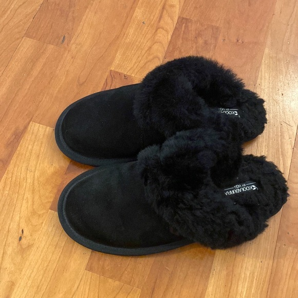 Koolaburra |‎ Black Slippers - Picture 1 of 3